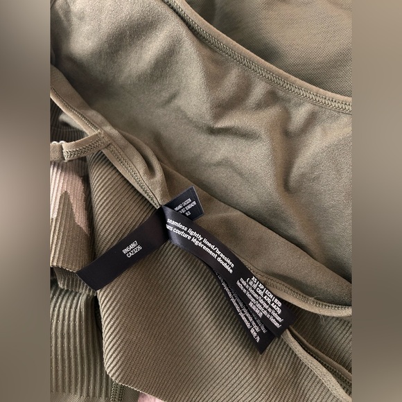 VS pink workout set - Picture 2 of 2